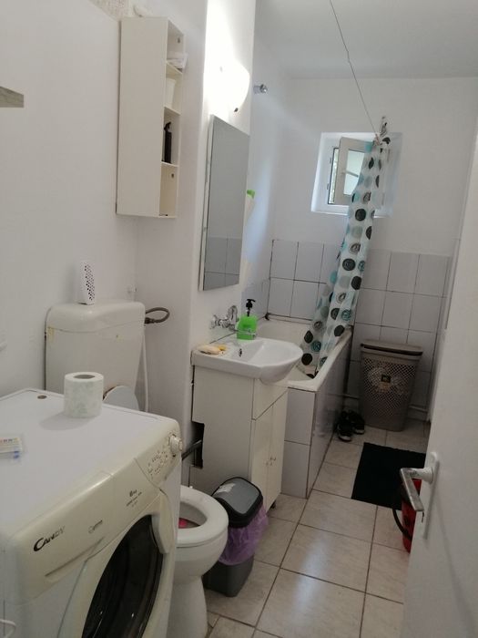 Narcisa - garsoniera parter stradal bloc de apartamente