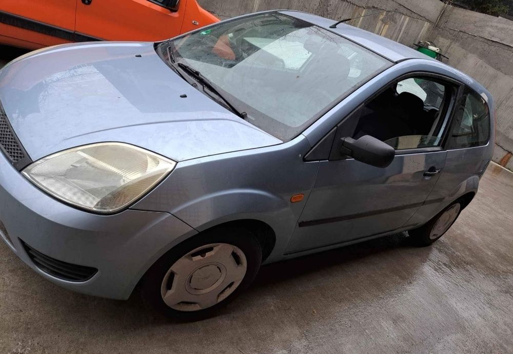 Dezmembrez Ford Fiesta 1.3 benzina an 2004 2 uși