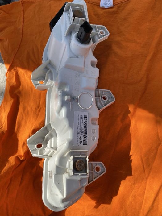 Дясна LED светлина Peugeot 2008