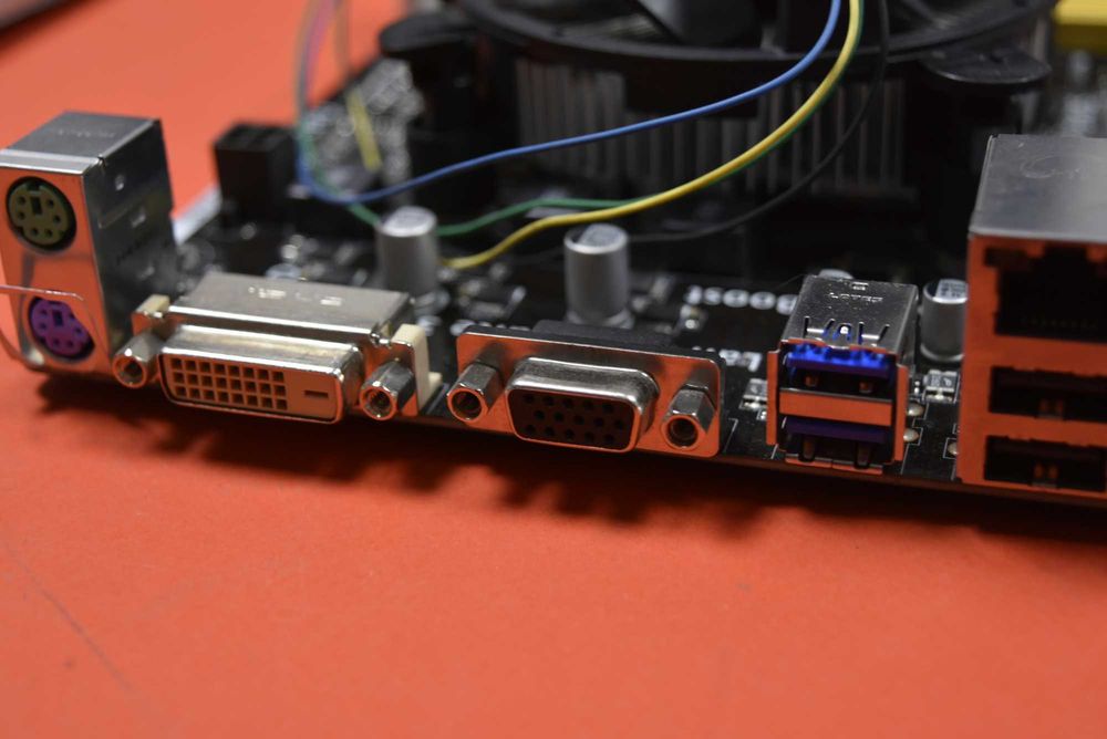 ASUS B85M-K + I5 4460 + CPU Cooler - 1150 сокет . Дъно и процесор.