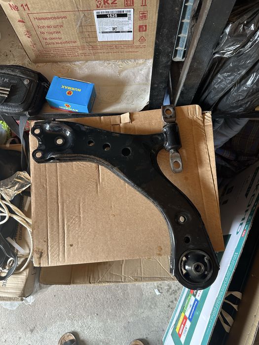 Рычаг на камри 70 правая оригинал , есть еще шаровая оригинал 10к