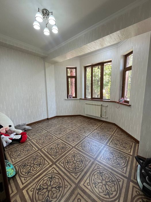 Продается 3- комнатная квартира Ул Паркент