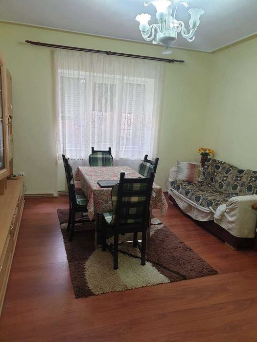Apartament pe doua niveluri cu curte proprie