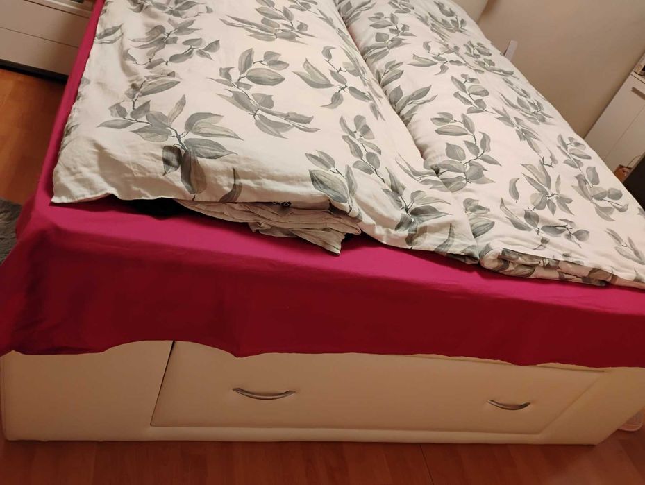 Матрак Тирена флекс 180/200 в идеално състояние, двулицев + спалня