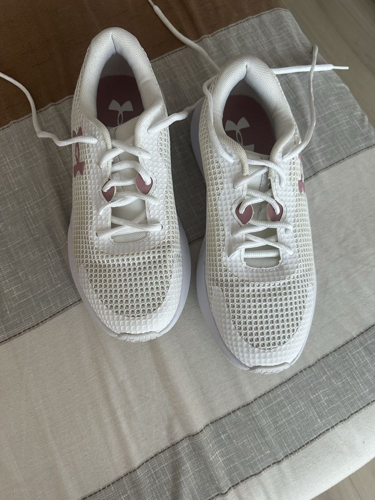 Маратонки under armour