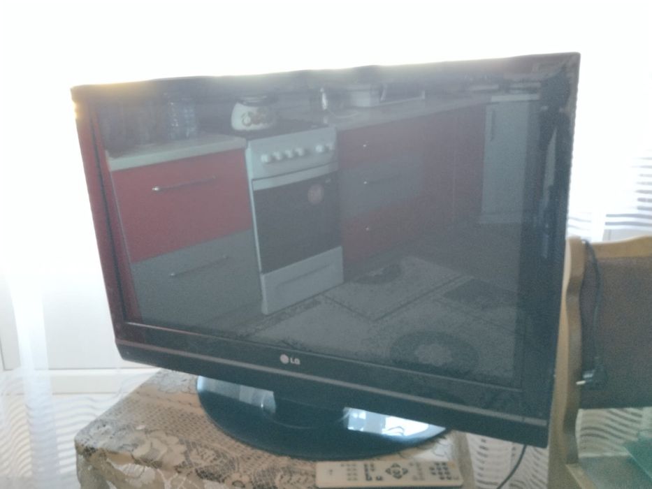 Продам ЖК телевизор фирмы LG.