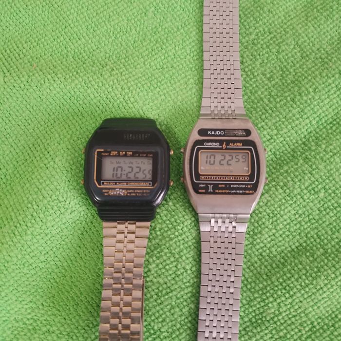 Lot ceasuri cu o melodie