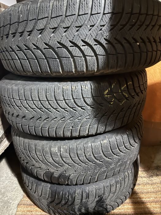 Anvelope iarna Michelin 185/60/R15 + jante tabla