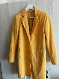 Дамско палто в цвят жълто