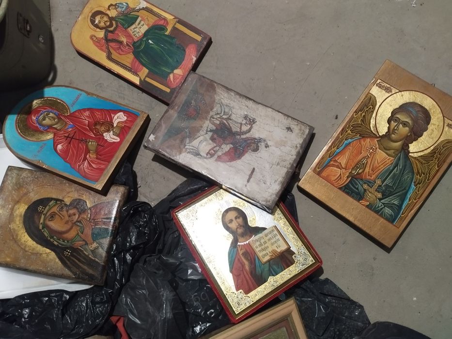 Икони интересни някой старинни