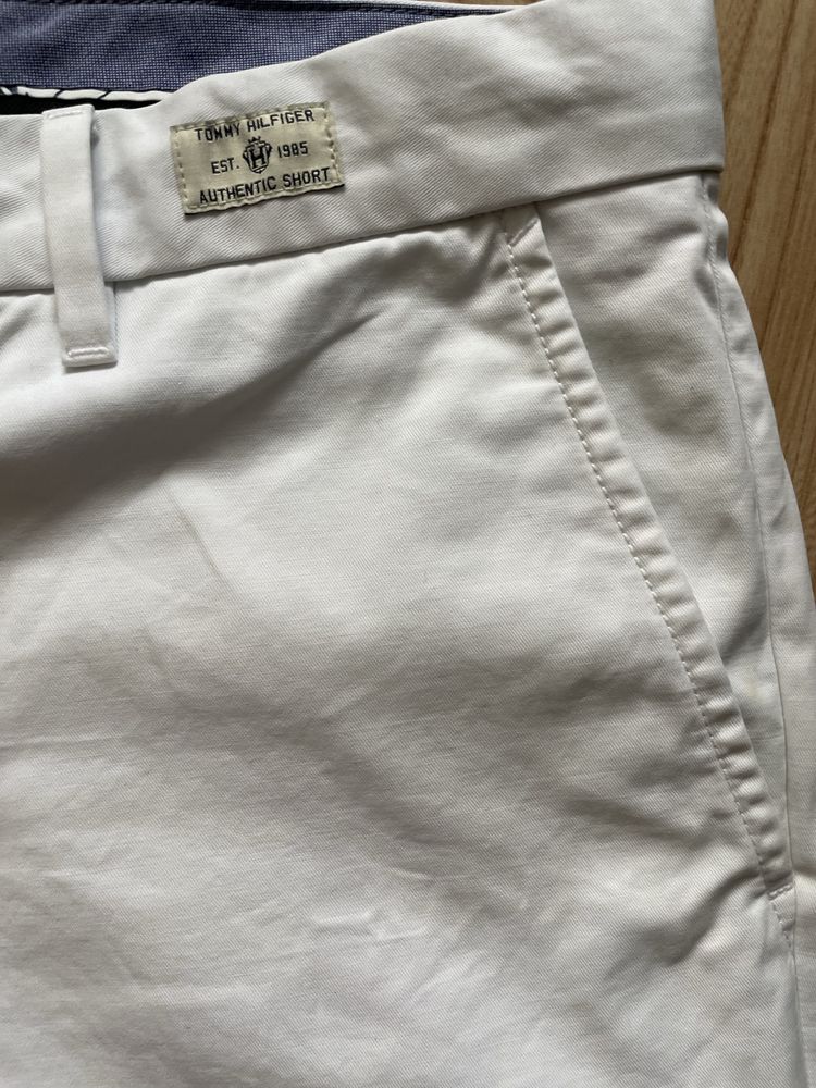 TOMMY HILFIGER / мъжки къс панталон W33