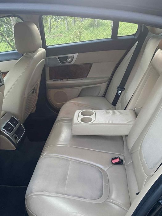 Перфектен Ягуар, Jaguar XF
