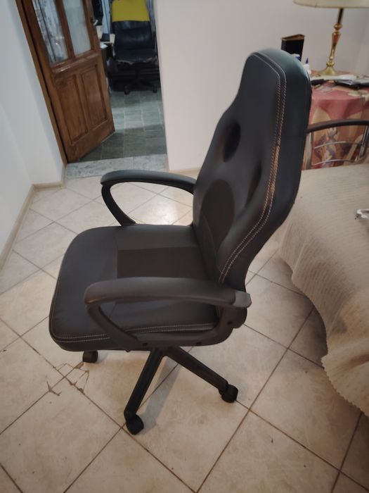 Офис  стол  геймаски за компютър