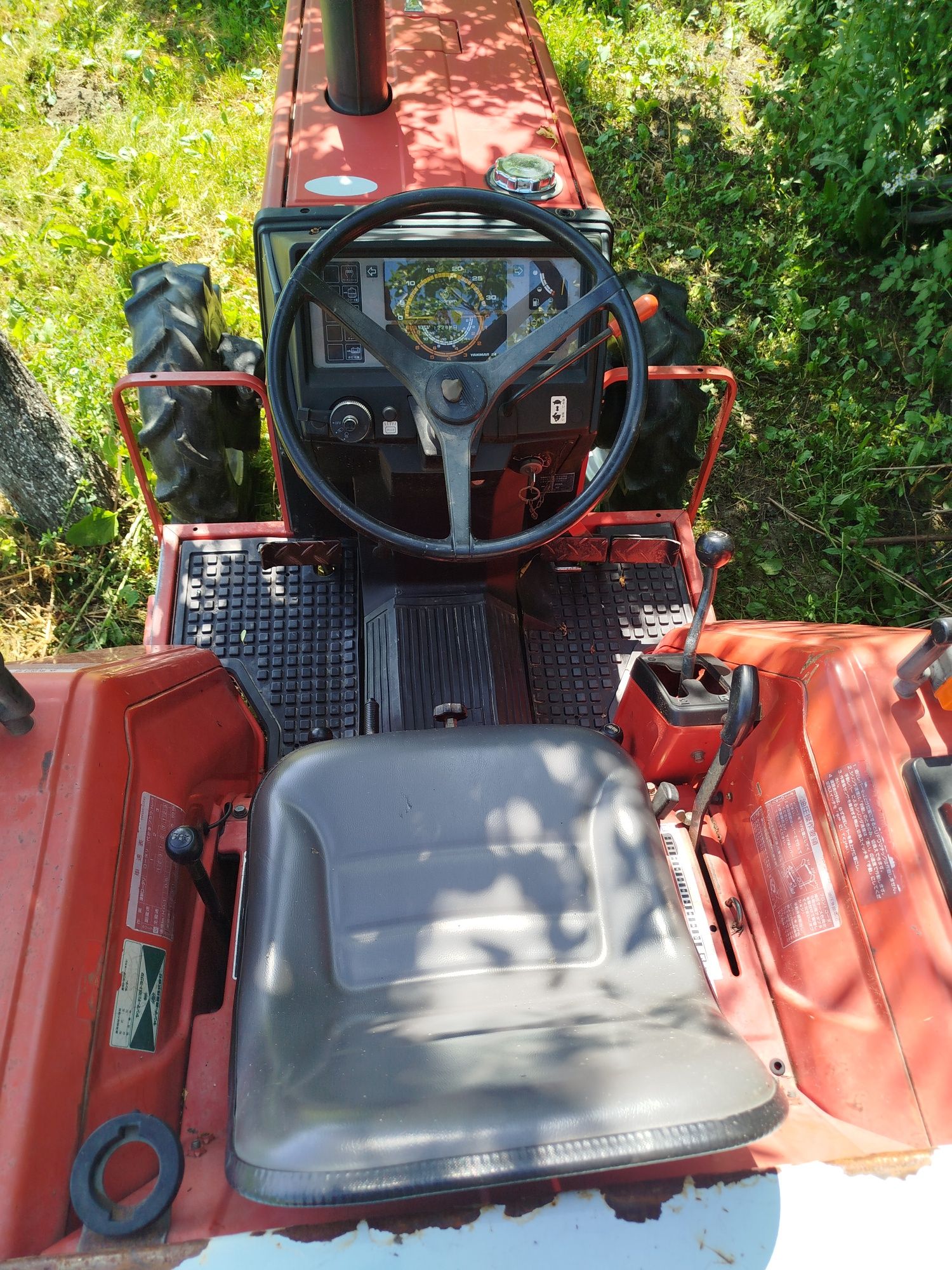Tractor yanmar 20 cai cu freza plug remorca și semanatoare