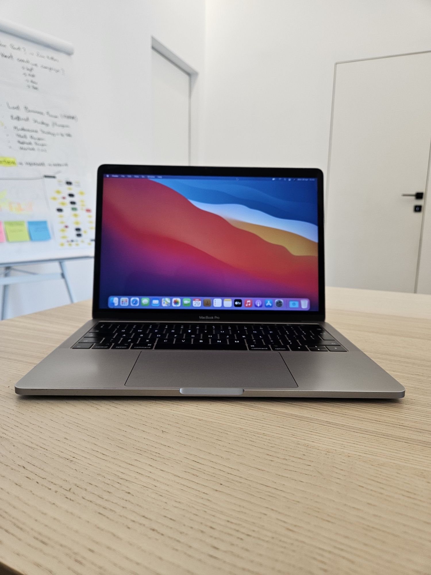MacBook Pro TouchBar 13.3 inch retina, i5, 8gb, 256GB, Space Grey
