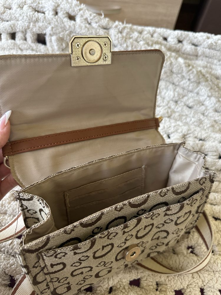 Чанта Guess бежова оригинална