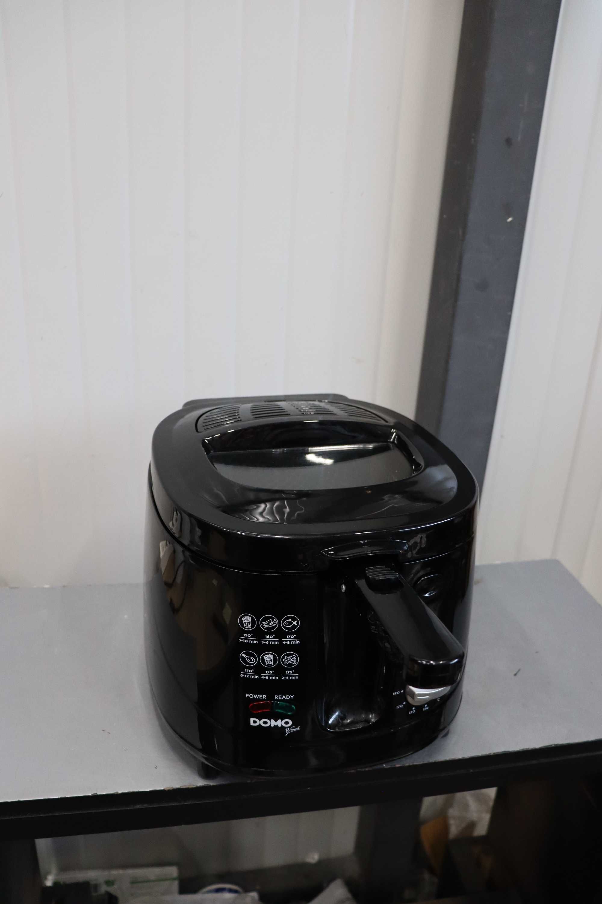 Domo DO-461FR черен фритюрник 2,5 L
