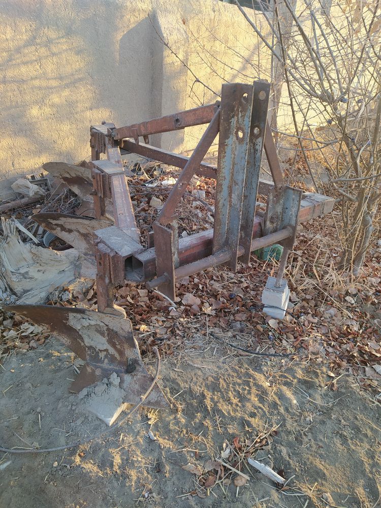 T-28X4  трактор, прицеп, плуг, чизели сотилади.