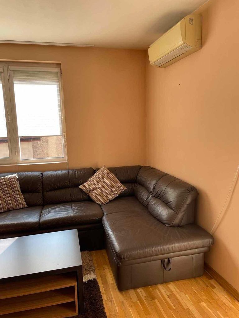 Дава се под наем Тристаен апартамент в Пловдив, Център - 75 кв.м за 612 € - Снимка #1
