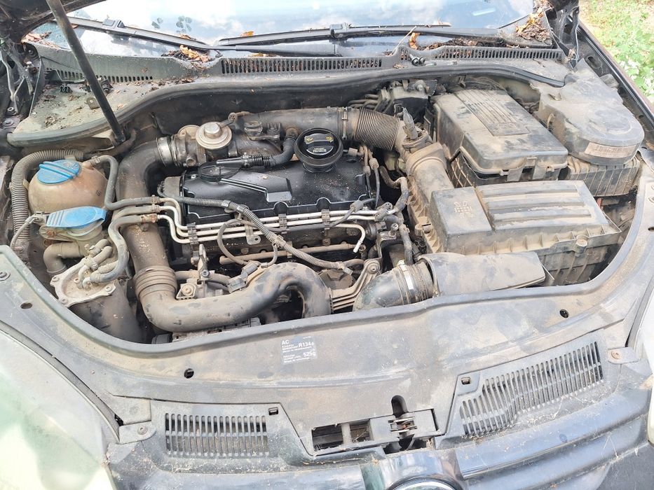 Vind /sau se vinde masina pentru dezmembrari 900e/motor și cutie +acce