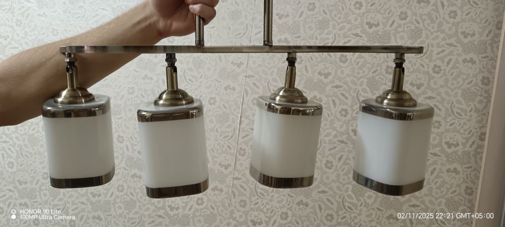 Продам люстру не дорого