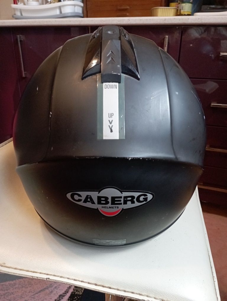 Vând cască motocicletă.