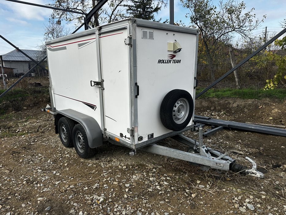 Remorca izoterma 2 axe 2000 kg mma