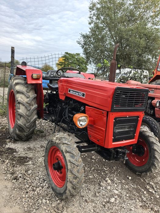 Tractor universal 445
