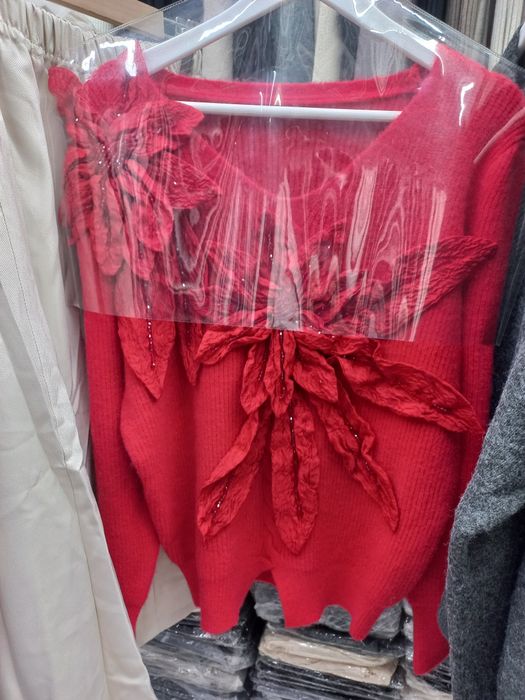 Кофта с вязаная с бисером