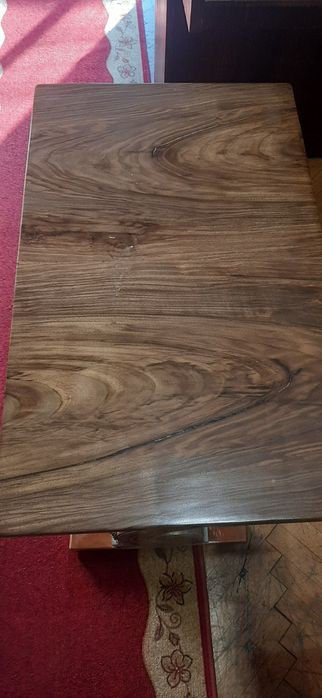 Маса орех с старинни крака