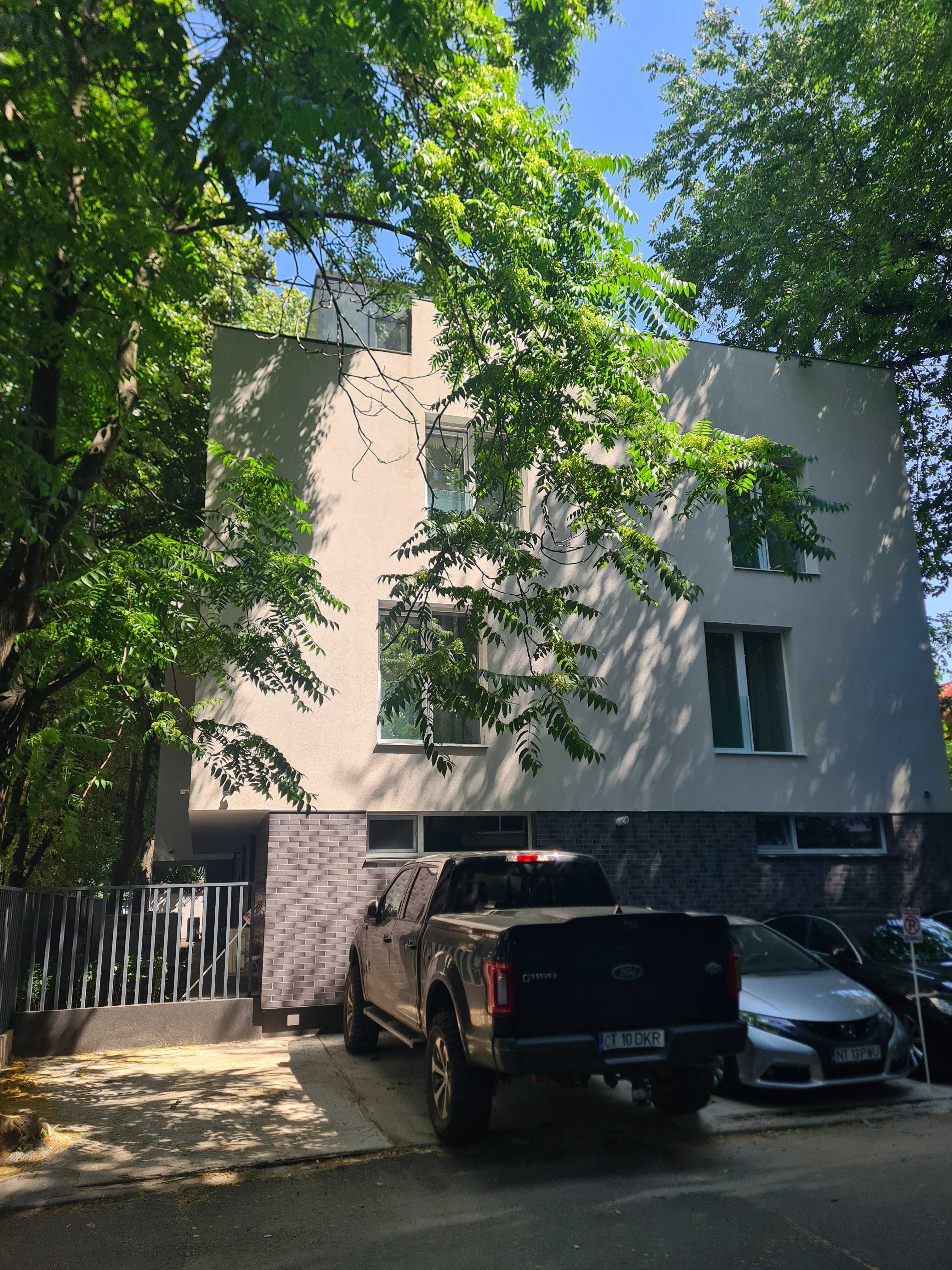Cazare Neversea Kapital regim hotelier parcare privata