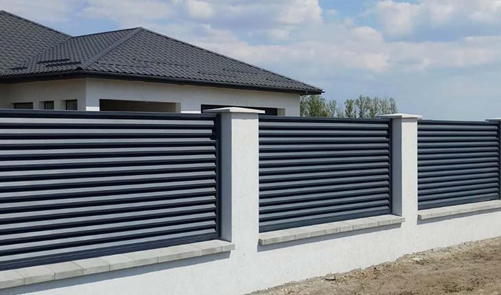 garduri si porti tip jaluzea fer forjat șipcă metalică plasă bordurată
