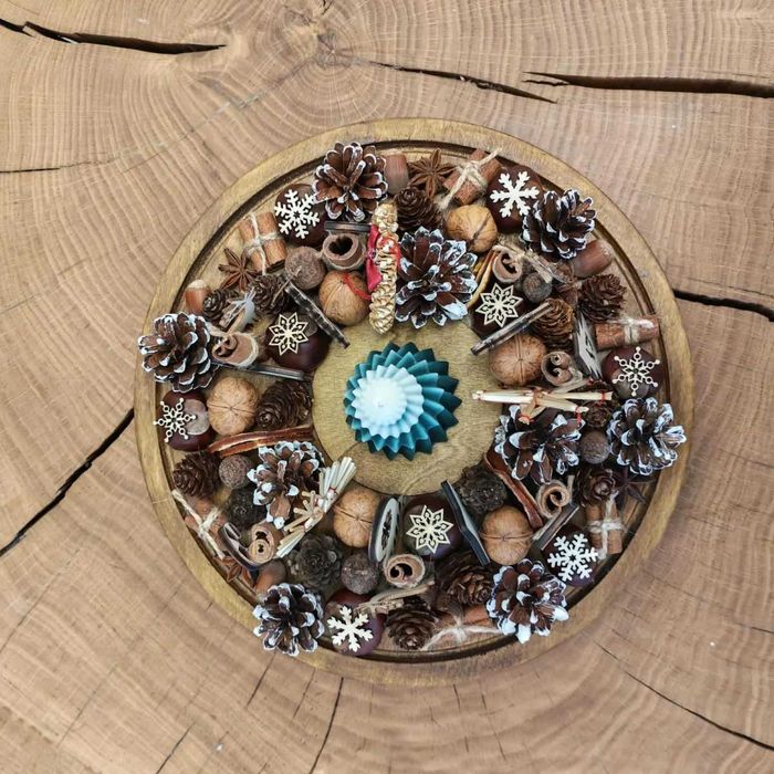 Aranjamente de Crăciun pe blat de lemn – handmade