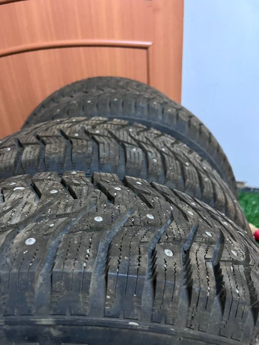 Продам зимни комплект резиный