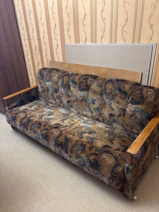 Отдам диван и кресло