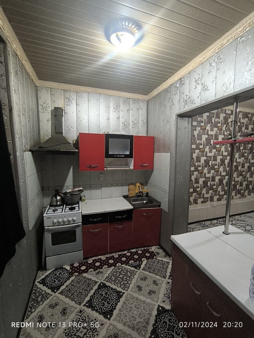 Sergili 3 metro bekat golden life yonida kvartira ijaraga beriladi