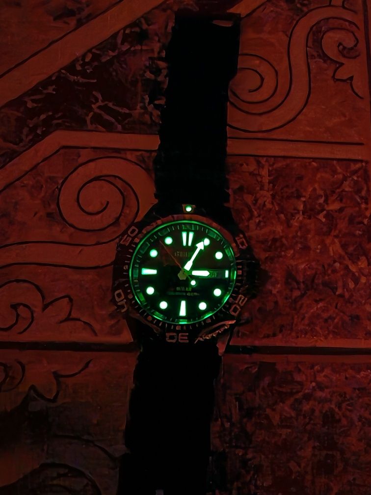 Seiko Solar V158-0AE0 Black Dial DIVERS 200 m