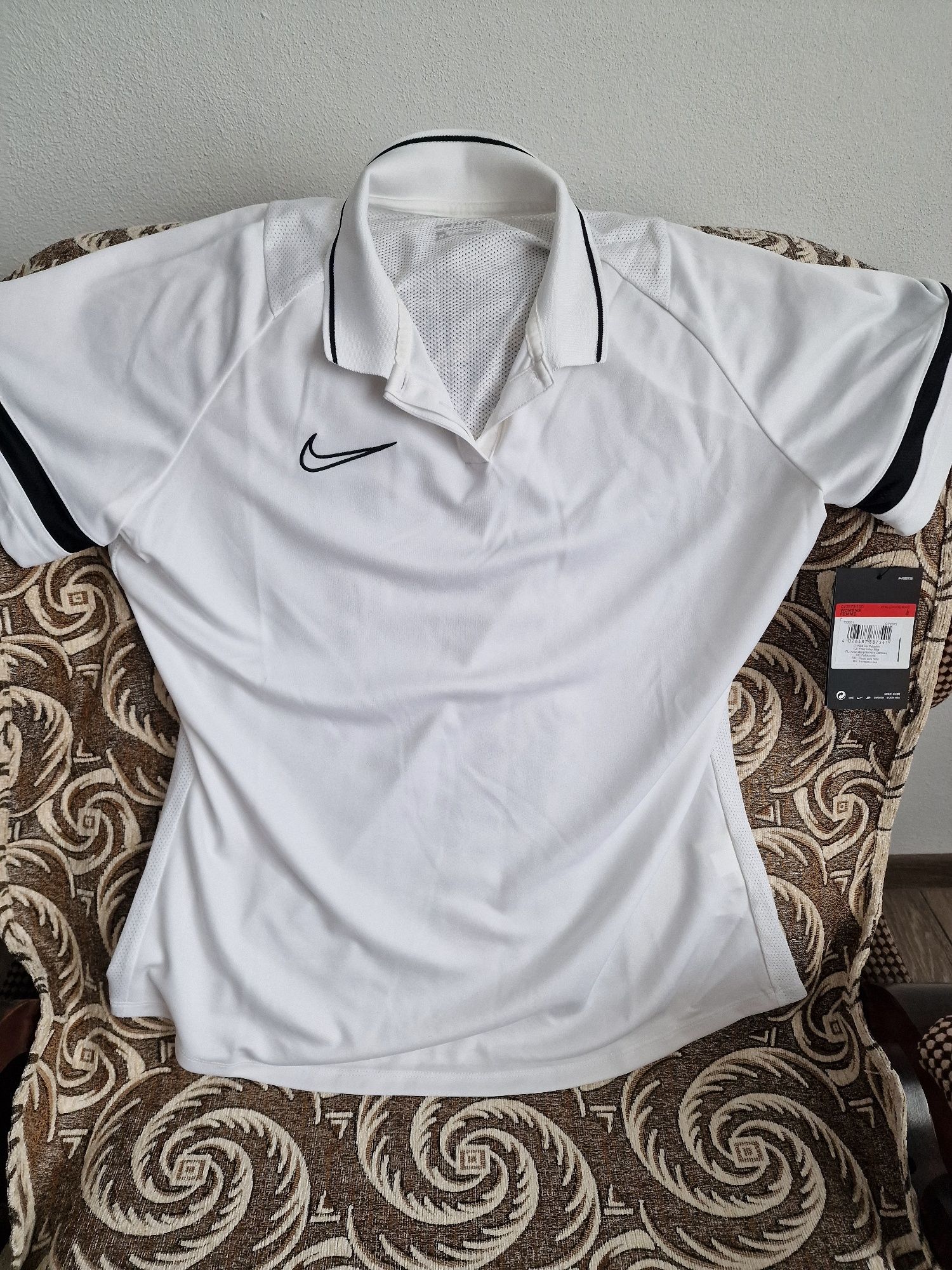 Vând tricouri Nike-Dri-Fit Noi