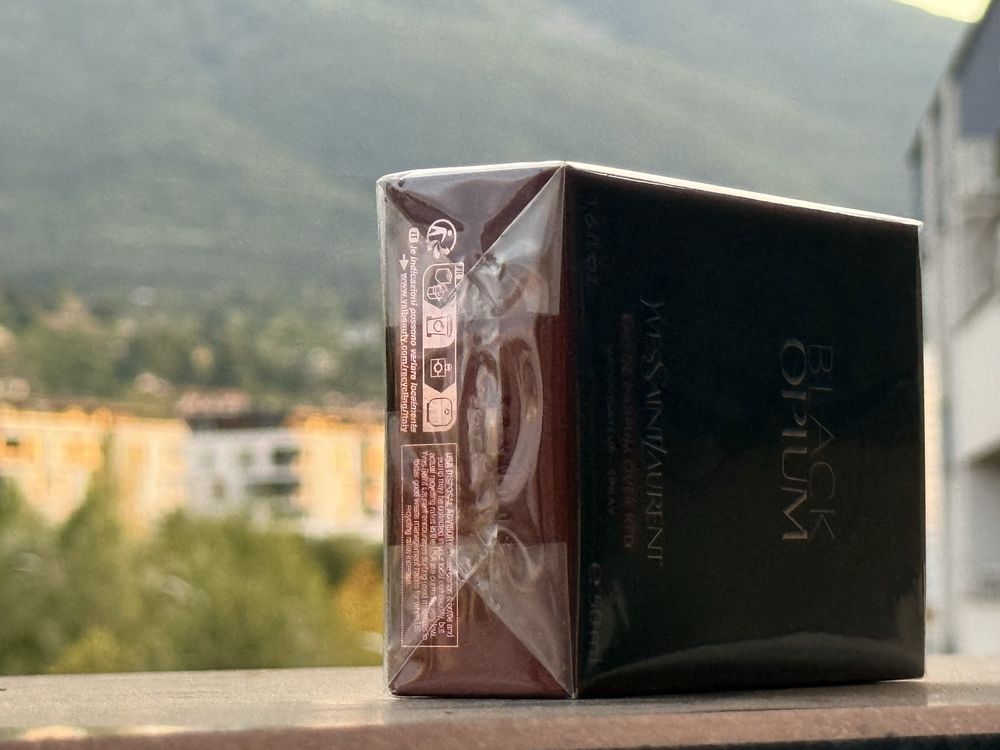 Black Opium Eau De Parfume OVER RED