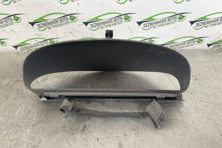 Ornament ceasuri bord 8200025902 / 82000 25902 Renault Laguna a 2-a g