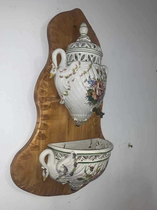 Cismea din portelan cu maner de lebada