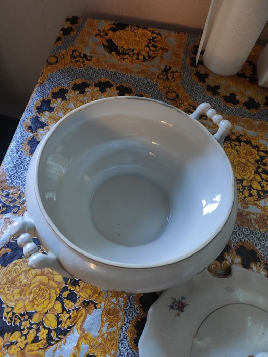 Супница фарфоровая