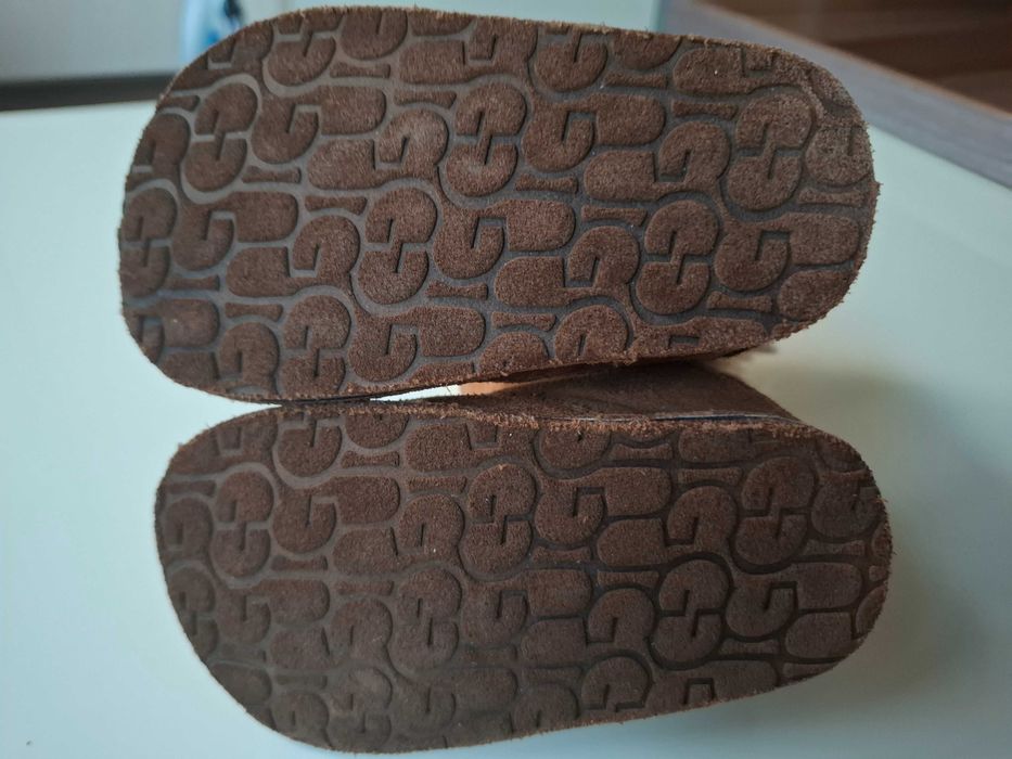 Нови бебешки ботуши UGG