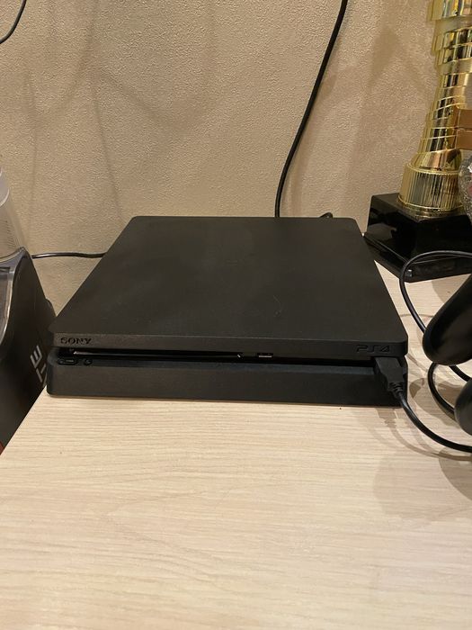 Play Station 4 Slim, 1 TB