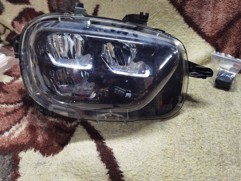 Far dreapta led si lumina zi dreapta citroen c3 2022