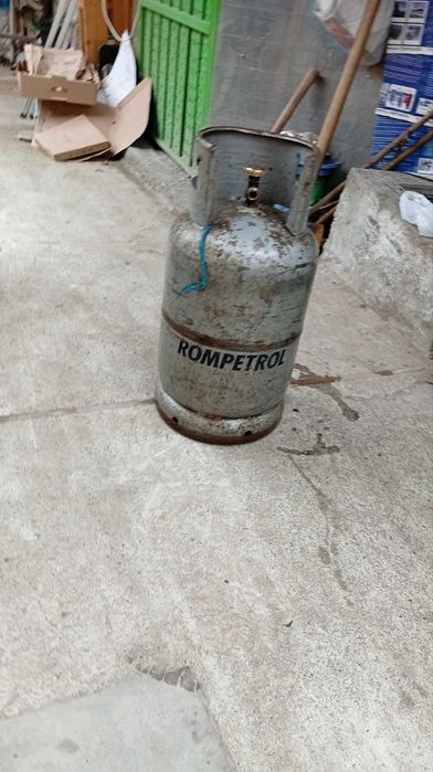 vînd butelie cu guler este goală