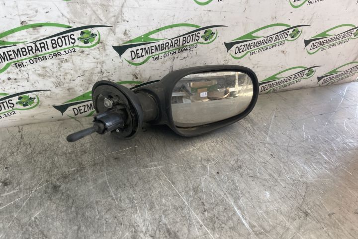 Oglinda dreapta manuala E11026309 / E11 026309 Dacia Logan prima gene