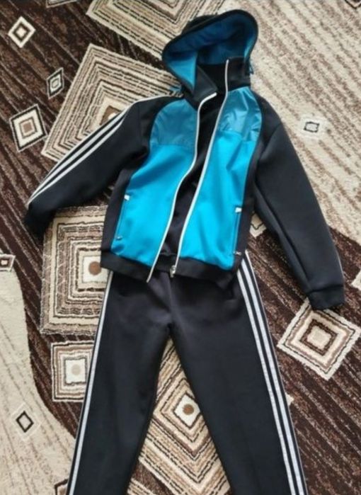 Спортивный костюм р 46,цена 4500тг