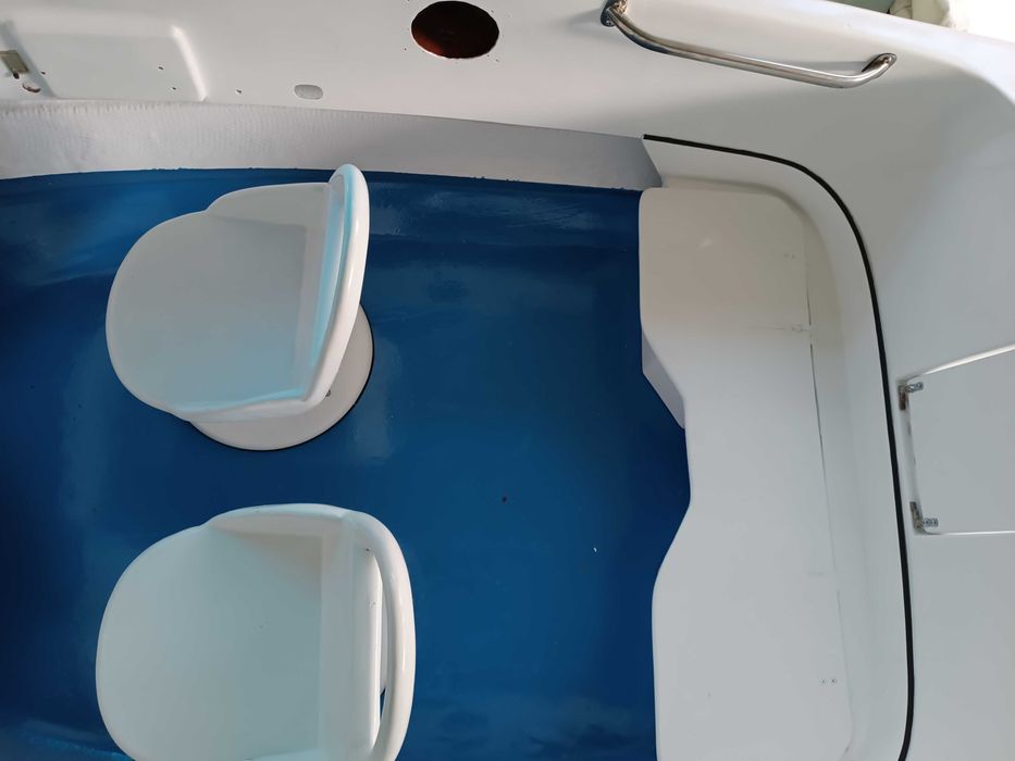 Лодка ELAN Gliser GT402 с колесар