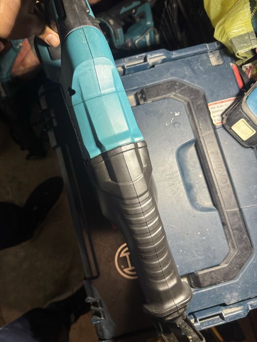 Fierastrau sabie Makita djr 186 cu perii impecabil